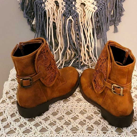 FREE WITH PURCHASE-sooooooo cute Combat Boots ! - Picture 3 of 3